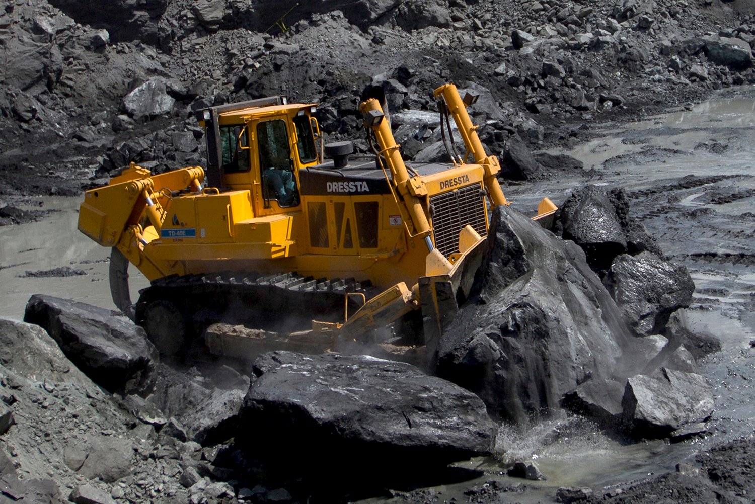 Dressta TD-40 - World’s Top 10 biggest bulldozers